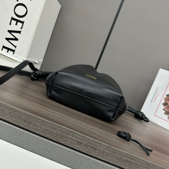 LOE 23 FLAMENCO PURSE BUCKET IN BLACK LAMBSKIN
