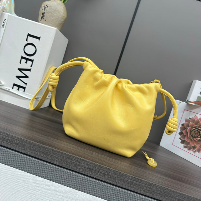 LOE 23 FLAMENCO PURSE BUCKET IN YELLOW LAMBSKIN
