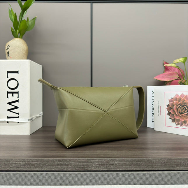 PUZZLE FOLD WASH 22 BAG IN ARMY GREEN SHINY CALFSKIN