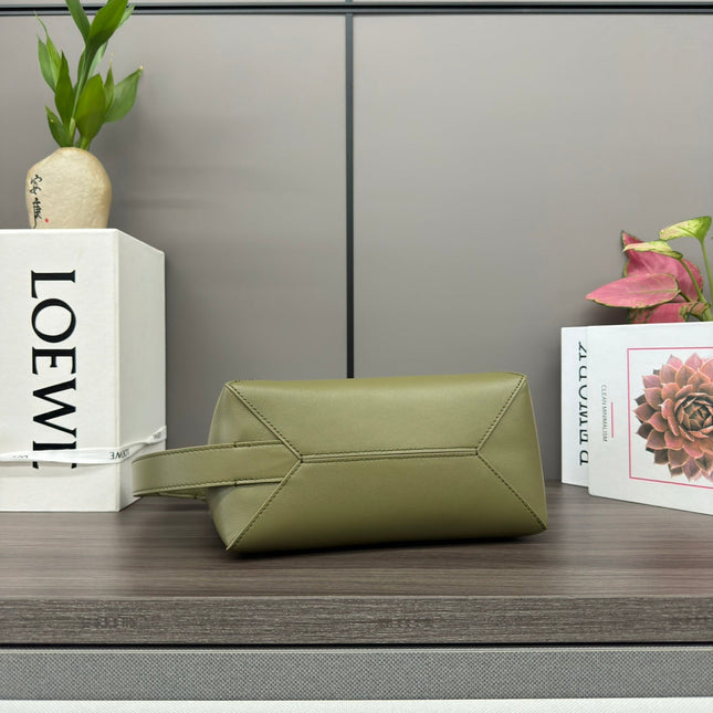 PUZZLE FOLD WASH 22 BAG IN ARMY GREEN SHINY CALFSKIN