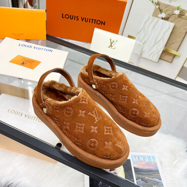 LV WOMEN'S COSY FLAT COMFORT CLOGS IN RUSSET BROWN MONOGRAM SUEDE