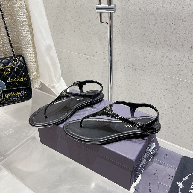 PRA PATENT LEATHER THONG SANDALS BLACK