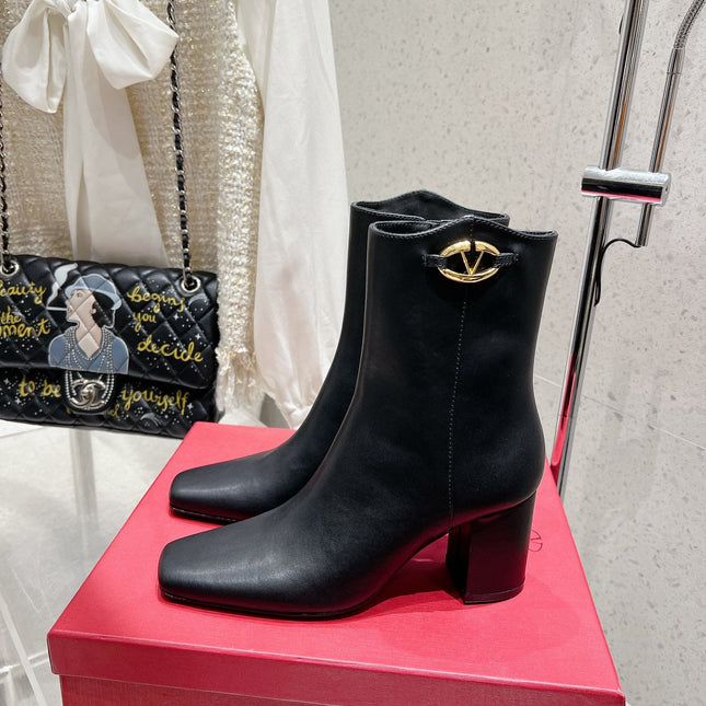 VLOGO SIGNATURE WHITE CALFSKIN ANKLE BOOT 75 MM