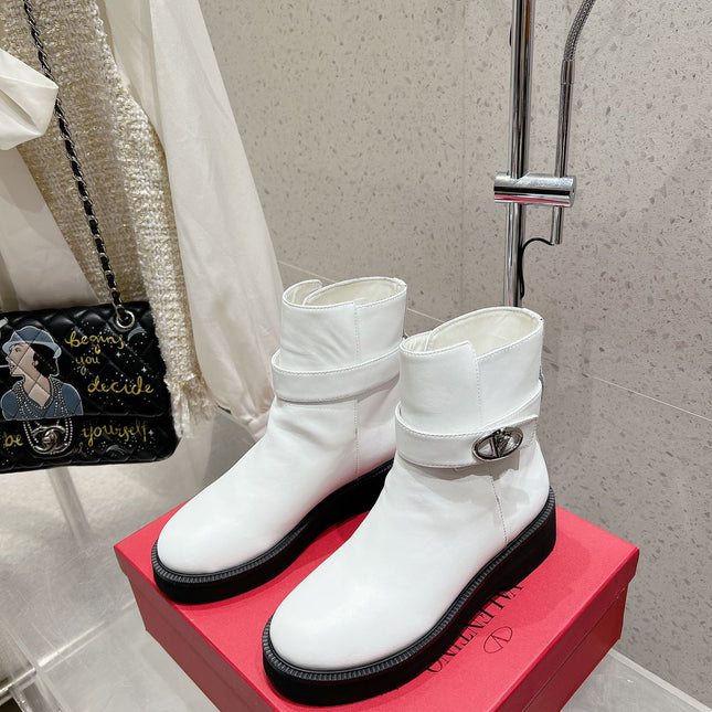 VLOGO SIGNATURE WHITE CALFSKIN ANKLE BOOT 30MM