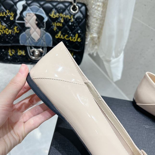 BALLERINA FLATS IN BEIGE CREAM PATENT CALFSKIN