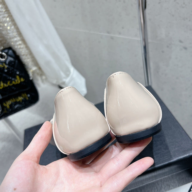 BALLERINA FLATS IN BEIGE CREAM PATENT CALFSKIN