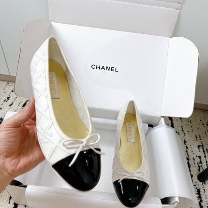 BALLET FLATS BOW IN WHITE CALFSKIN QUILTED AND BLACK GLOSSY