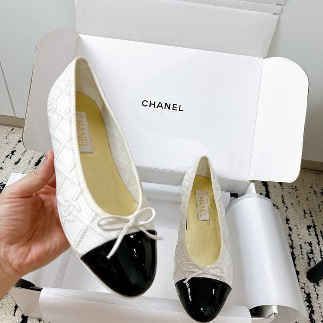 BALLET FLATS BOW IN WHITE CALFSKIN QUILTED AND BLACK GLOSSY