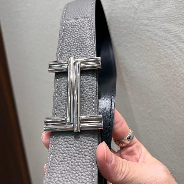 HM TRAVERSE BELT BUCKLE & REVERSIBLE GRAY AND BLACK LEATHER STRAP 38 MM SILVER HARDWARE
