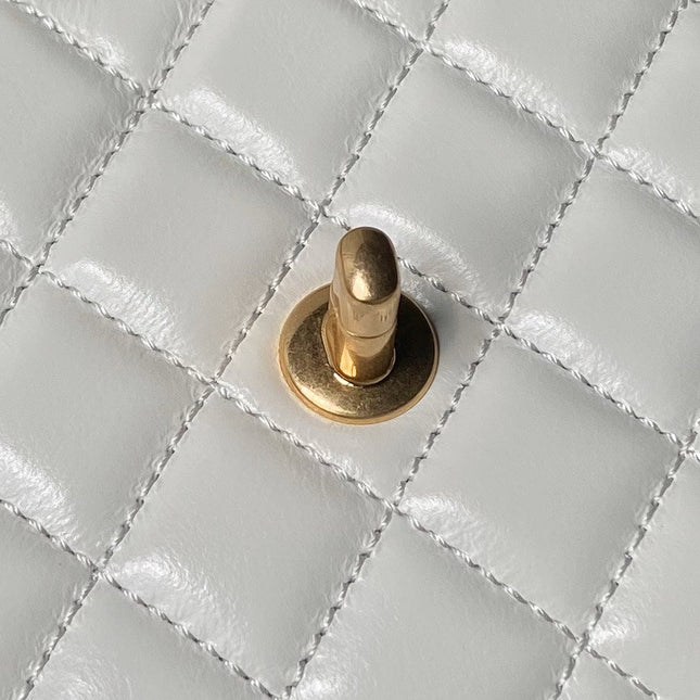 CHANEL 25S CLASSIC COCO HANDLE BAG 23 CM IN WHITE LAMBSKIN WITH GOLD HARDWARE