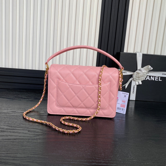 RETRO STYLE FLAP BAG 22 IN LIGHT PINK GRAINED CALFSKIN GOLD HARDWARE
