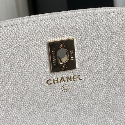 25C FLAP BAG 18 IN WHITE SHINY GRAINED CALFSKIN GOLD HARDWARE