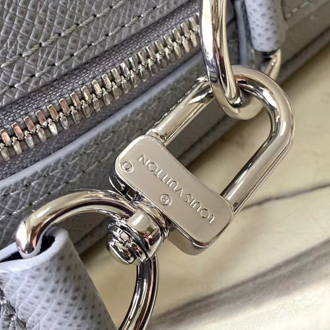 PORTE-DOCUMENTS VOYAGE PM 36 IN DOVE GRAY CALFSKIN
