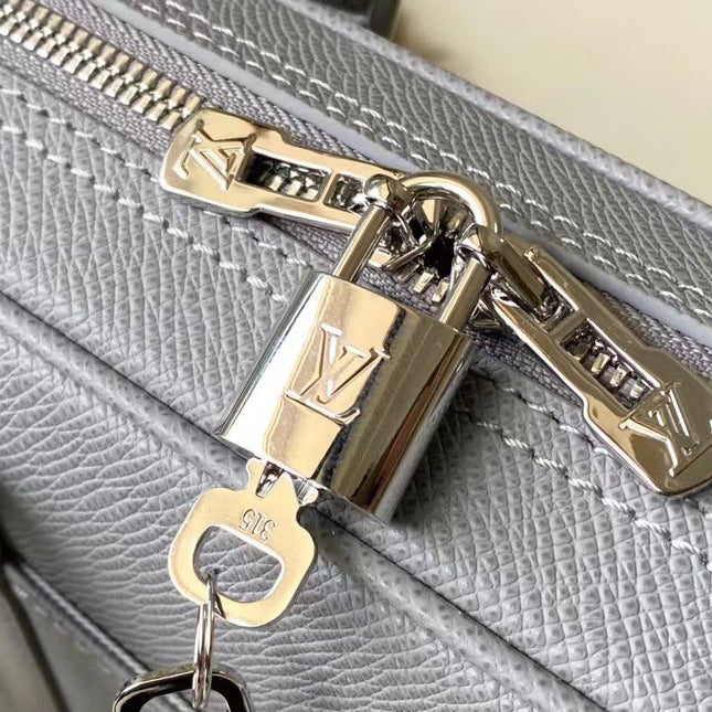 PORTE-DOCUMENTS VOYAGE PM 36 IN DOVE GRAY CALFSKIN
