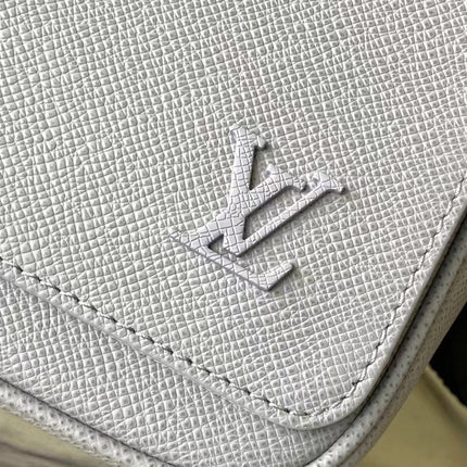 DISTRICT PM 26 IN DOVE GRAY CALFSKIN
