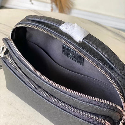  AVENUE MESSENGER 22 IN BLACK CALFSKIN