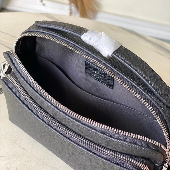  AVENUE MESSENGER 22 IN BLACK CALFSKIN