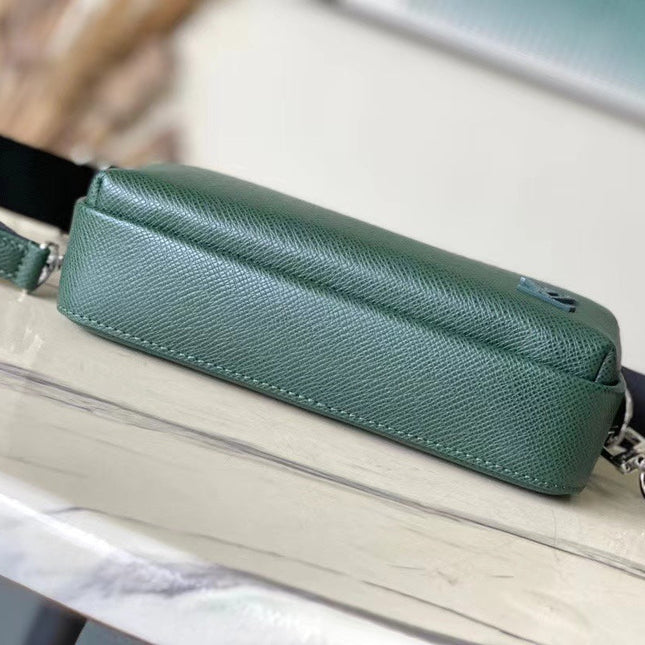  AVENUE MESSENGER 22 IN FOREST GREEN CALFSKIN