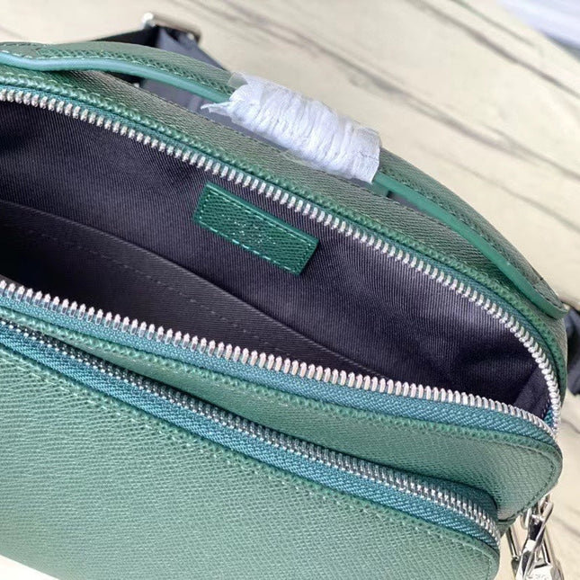  AVENUE MESSENGER 22 IN FOREST GREEN CALFSKIN