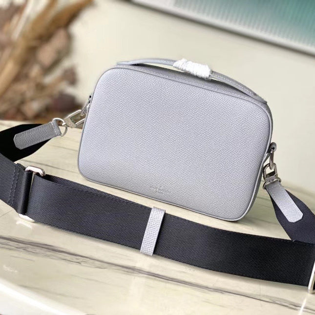 AVENUE MESSENGER 22 IN HARBOR GRAY CALFSKIN