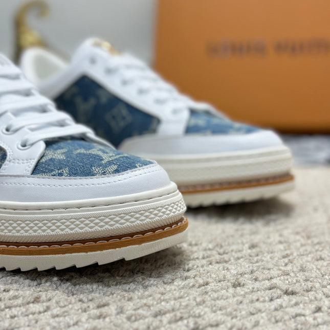 LV TRAINERS IN WHITE CALFSKIN AND BLUE DENIM JACQUARD
