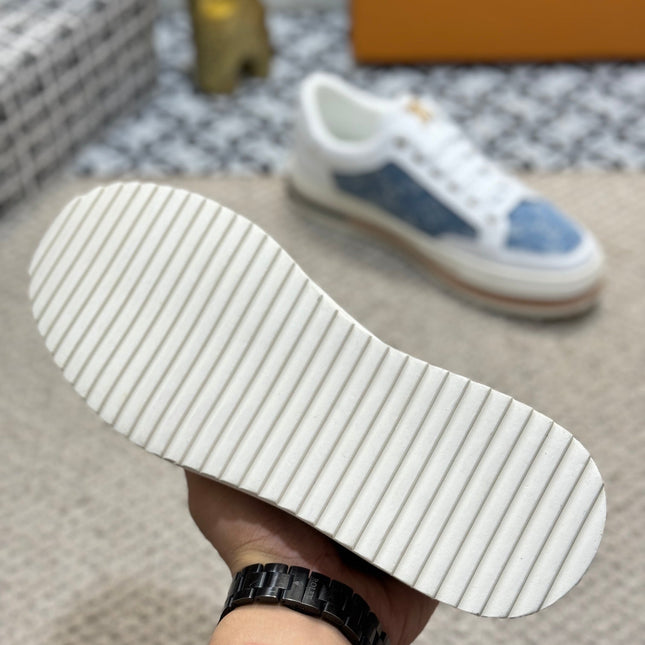 LV TRAINERS IN WHITE CALFSKIN AND SAPPHIRE BLUE JACQUARD