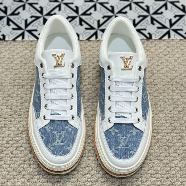 LV TRAINERS IN WHITE CALFSKIN AND SAPPHIRE BLUE JACQUARD
