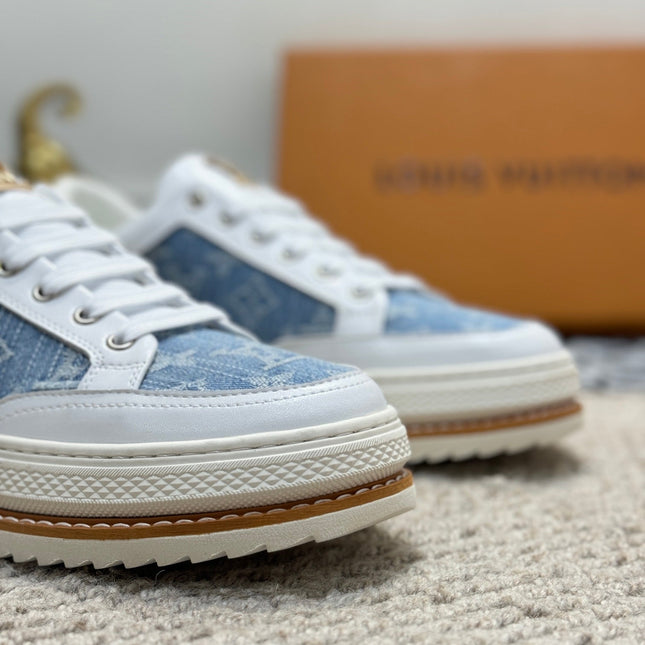 LV TRAINERS IN WHITE CALFSKIN AND SAPPHIRE BLUE JACQUARD