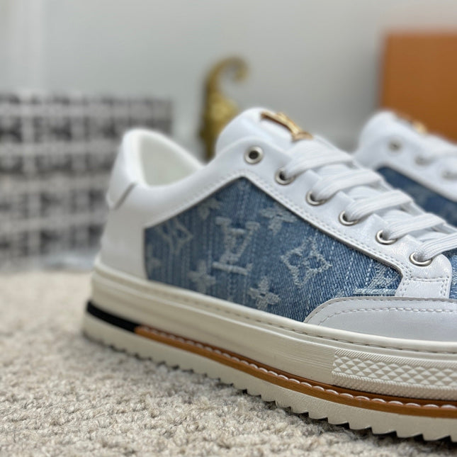 LV TRAINERS IN WHITE CALFSKIN AND SAPPHIRE BLUE JACQUARD
