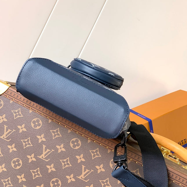 DUO CROSSBAG BAG 42 IN BLUE AND WHITE MONOGRAM SHADOW COWHIDE