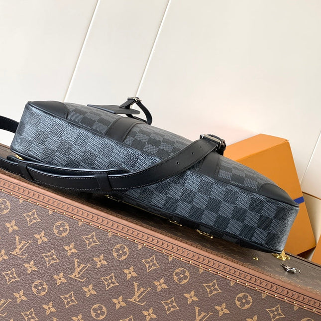PORTE- DOCUMENTS VOYAGE NM HANDBAG 36 IN BLACK DAMIER GRAPHITE CANVAS