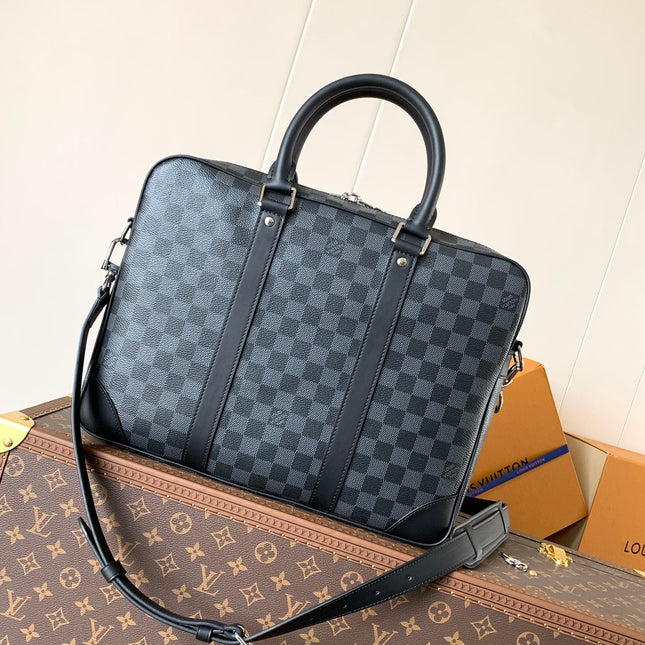 PORTE- DOCUMENTS VOYAGE NM HANDBAG 36 IN BLACK DAMIER GRAPHITE CANVAS