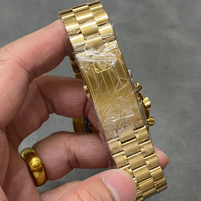 A SPEEDMASTER IN GOLD FOR APOLLO 11