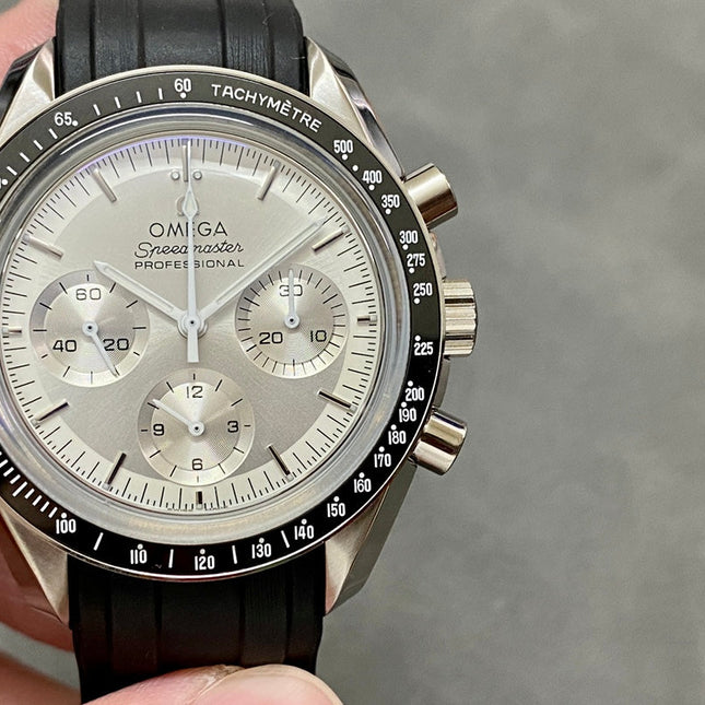 SPEEDMASTER MOONPHASE SILVER CASE AND BLACK LEATHER STRAP