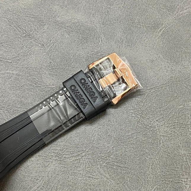 SPEEDMASTER MOONPHASE ROSE GOLD CASE AND BLACK LEATHER STRAP