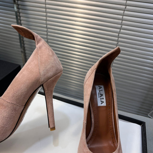 ALAIA HIGH PUMPS 10CM IN ALMOND BEIGE SUEDE MIX BLACK CALFSKIN