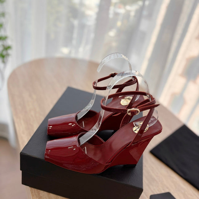 LA SCANDALE HIGH 10 CM WEDGE SANDALS IN CRIMSON RED PATENT LEATHER