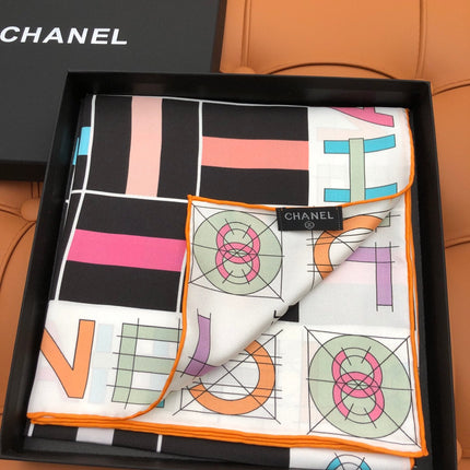 CHANEL 25S SCARF 90 IN SILK 704583