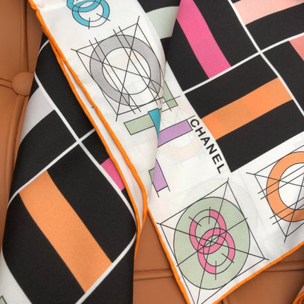 CHANEL 25S SCARF 90 IN SILK 704583