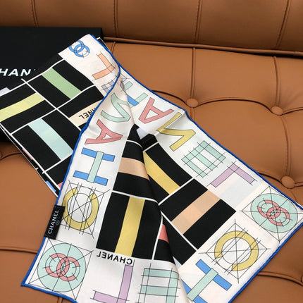 CHANEL 25S SCARF 90 IN SILK 704584