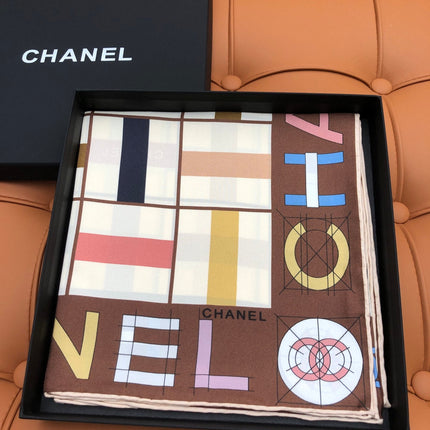 CHANEL 25S SCARF 90 IN SILK 704586