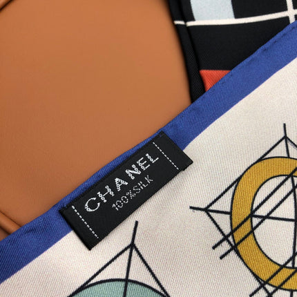 CHANEL 25S SCARF 90 IN SILK 704587