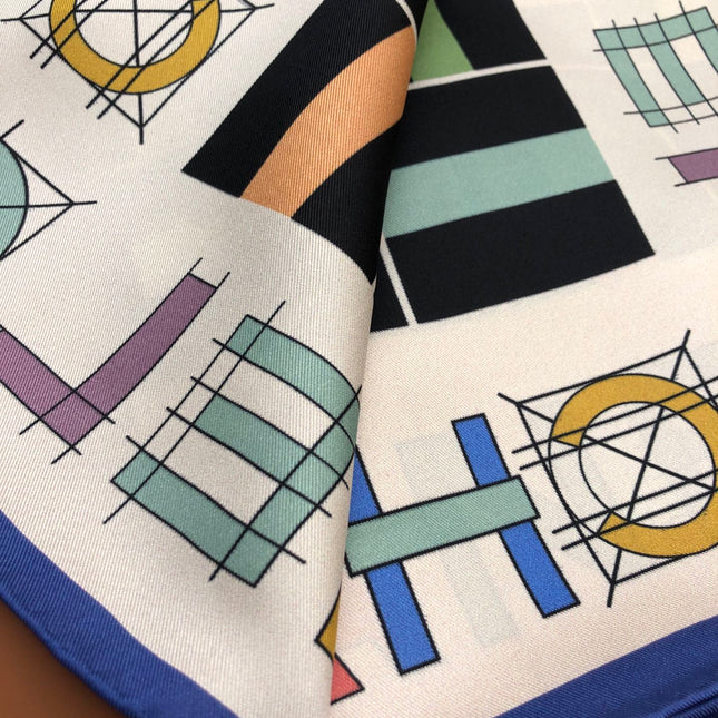 CHANEL 25S SCARF 90 IN SILK 704587