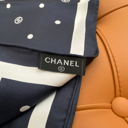 CHANEL 25S SCARF 90 IN SILK 704603