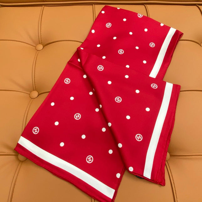 CHANEL 25S SCARF 90 IN SILK 704604