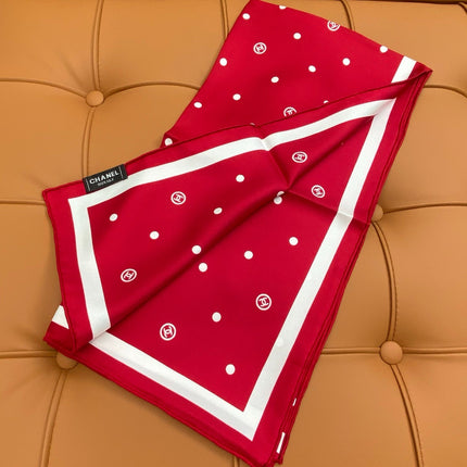 CHANEL 25S SCARF 90 IN SILK 704604