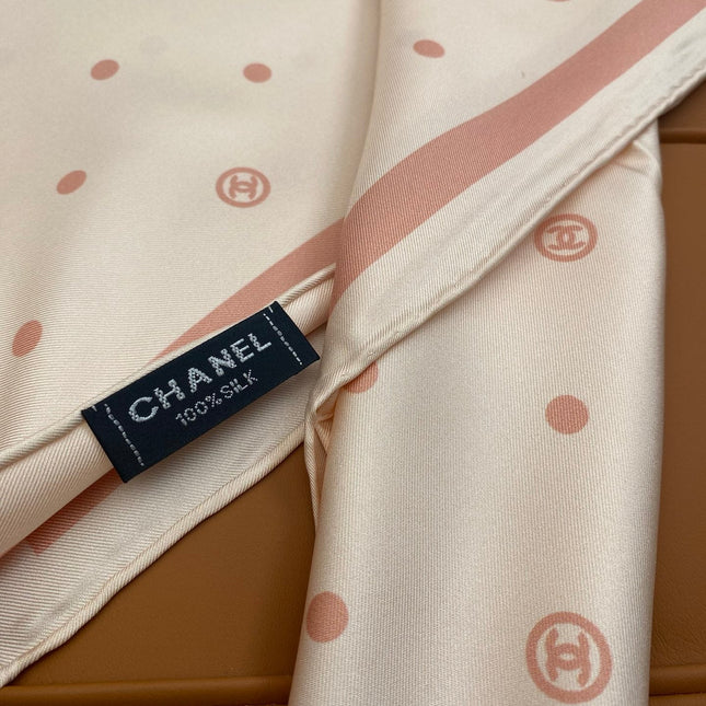CHANEL 25S SCARF 90 IN SILK 704605