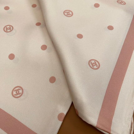 CHANEL 25S SCARF 90 IN SILK 704605