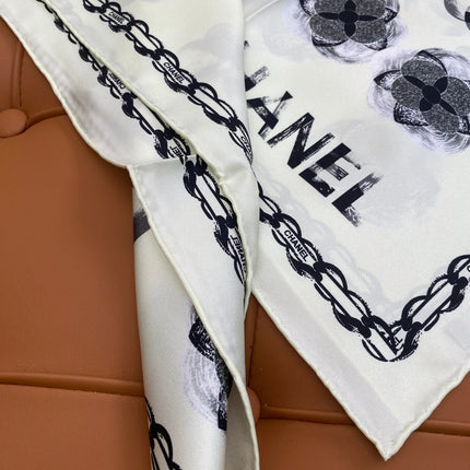 CHANEL 25S SCARF 90 IN SILK 703654