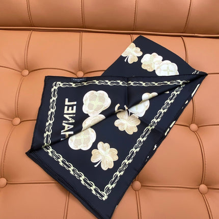 CHANEL 25S SCARF 90 IN SILK 703656
